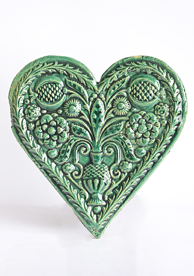 Изображение Панно на стену Сердце керамическое, с гранатами зелёное
