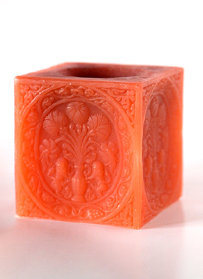 Изображение Свечи  Свеча Ваза со львами, оранжевая