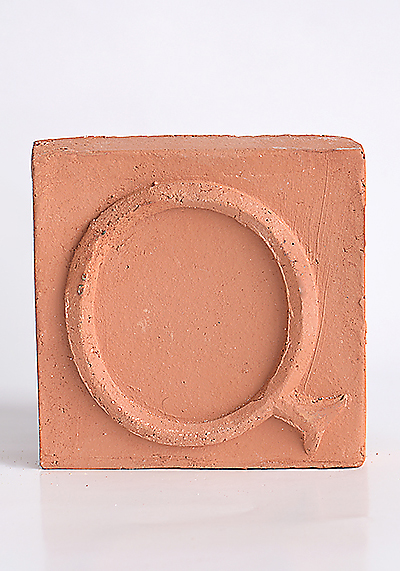 Изображение Плиточный алфавит Литера «Q», малая терракотовая