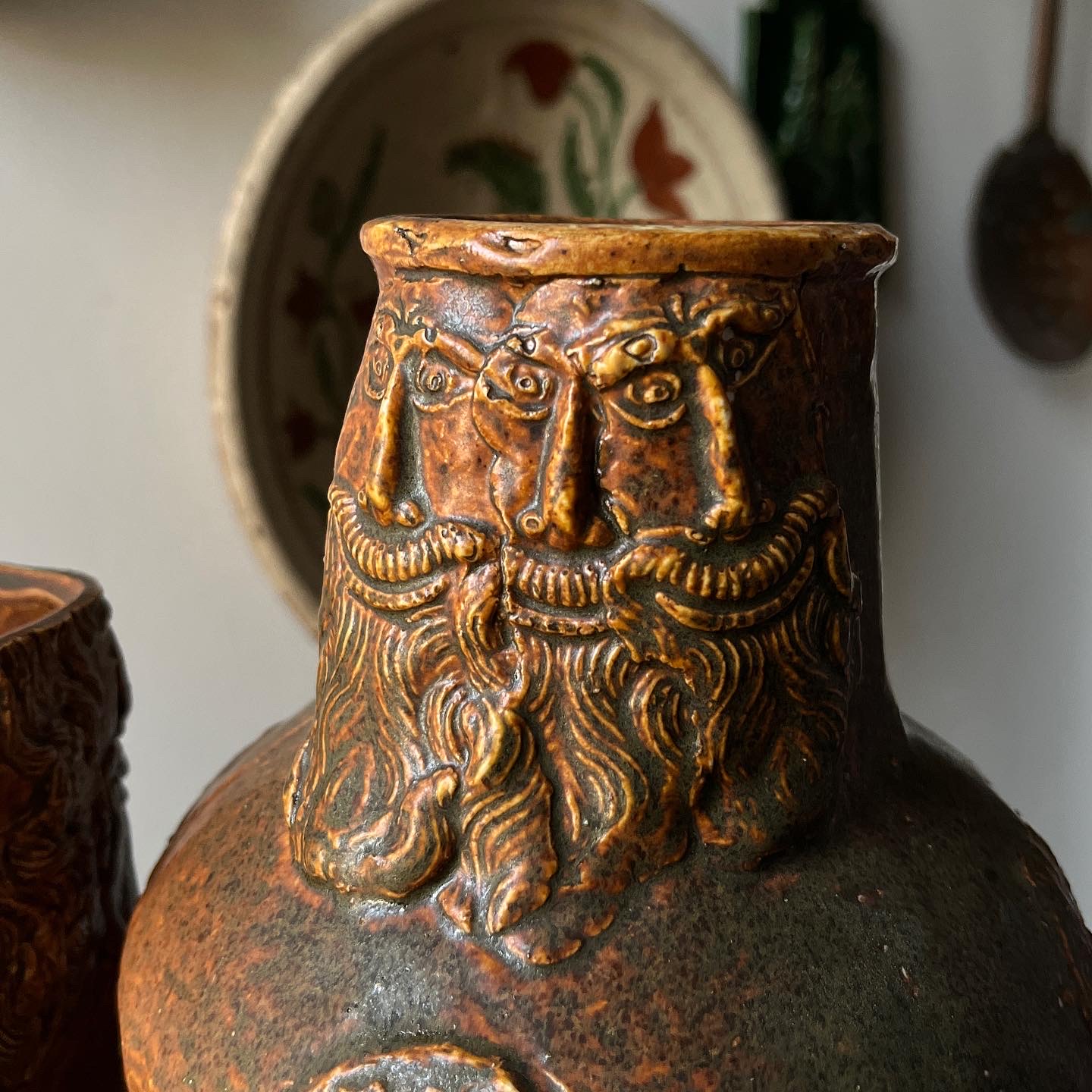 Бородатые кувшины